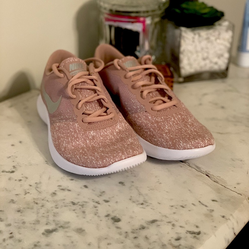 Nike Flex Contact Sneaker